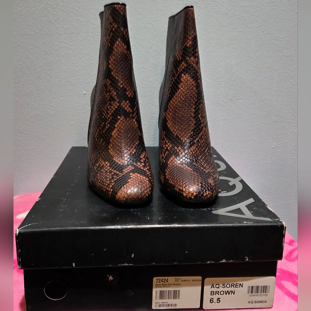 Aqua Women's Soren Brown Leather Block Heel Ankle Boot, Size 6.5 - Picture 2 of 11